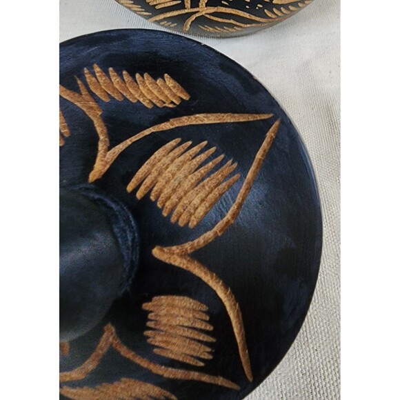 Vintage SE Asian Hand-Carved Black & Natural Wood Lidded Bowl (1950s–1980s) - Picture 6 of 10